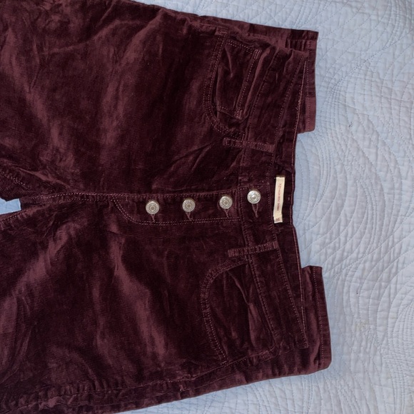 Burgundy Levi’s Jean - Picture 2 of 3